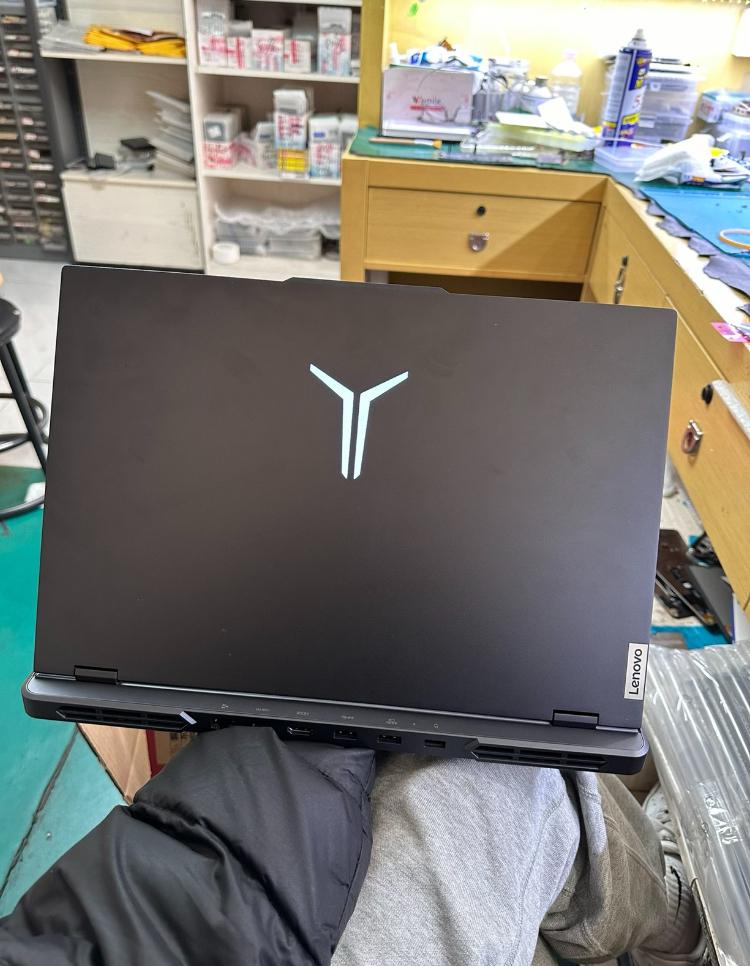 你们老是问我最近年底有啥笔记本值得入手[狗头]，这么说吧。9K预算闭眼选联想拯救