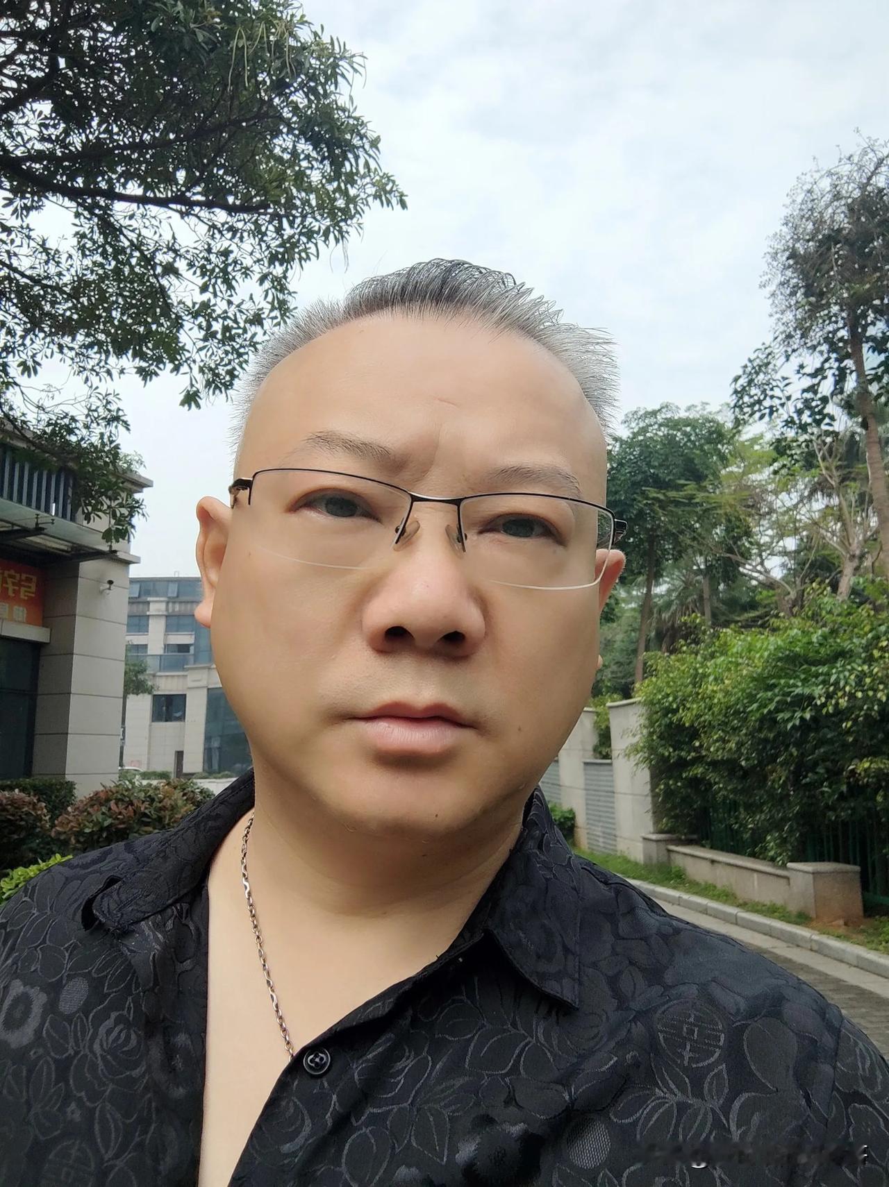 过了四十真的有些不一样了，以前想睡就睡，现在忙到凌晨三点，早上7点自然醒，尤其被