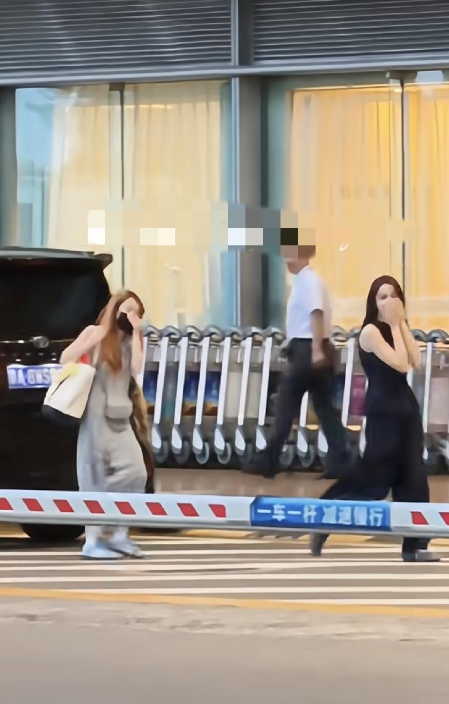 8月1日，迪丽热巴从北京机场出发，没有戴口罩和帽子，带着妆容继续出发，穿千元衣服