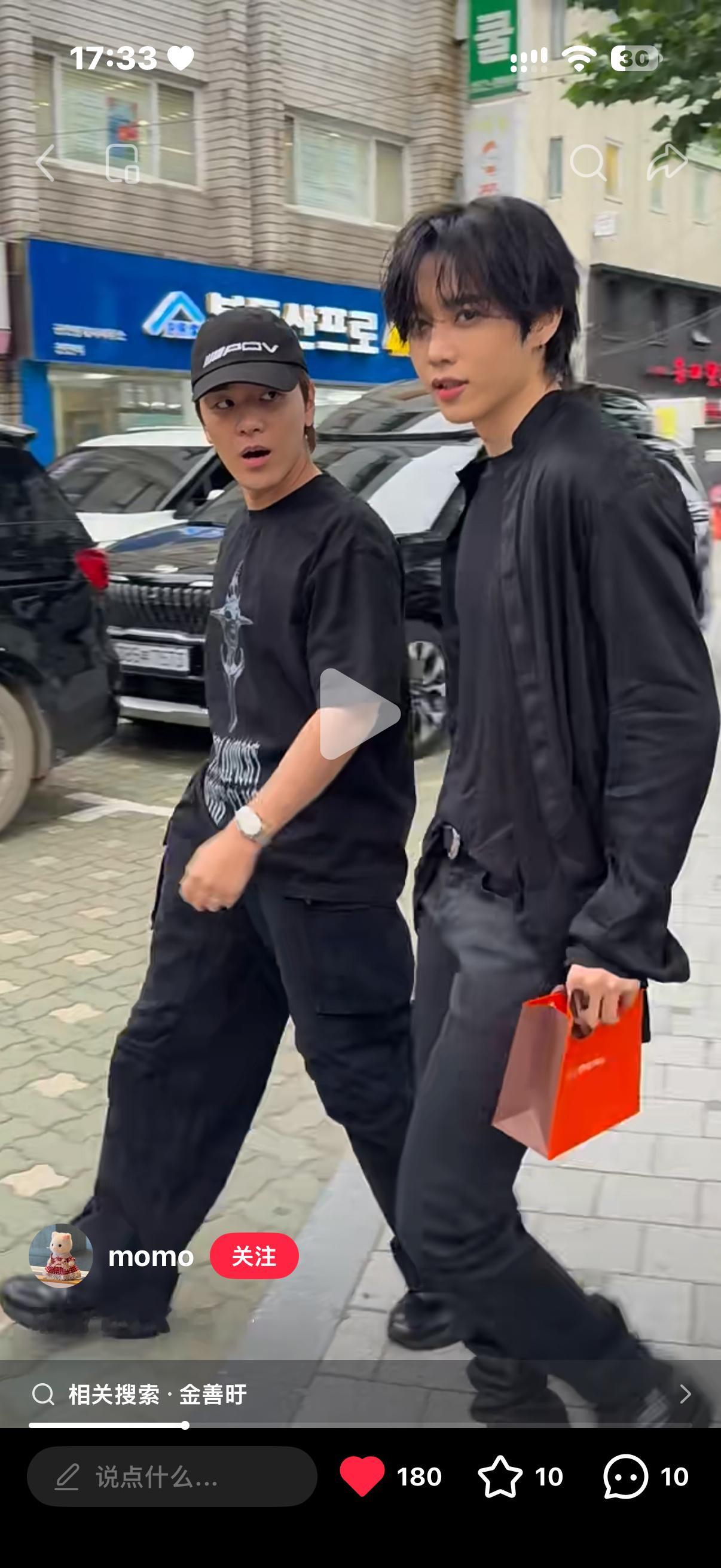 好尴尬，刷到我妈了[流汗][流汗] ​​​
