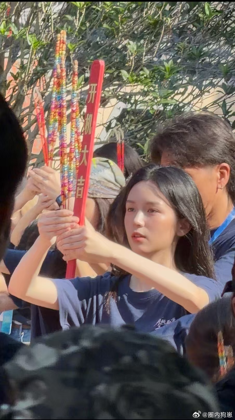 周也胡先煦新剧海报海报看着太有感觉了！周也和胡先煦站一起特别搭，氛围感拉满，俊男