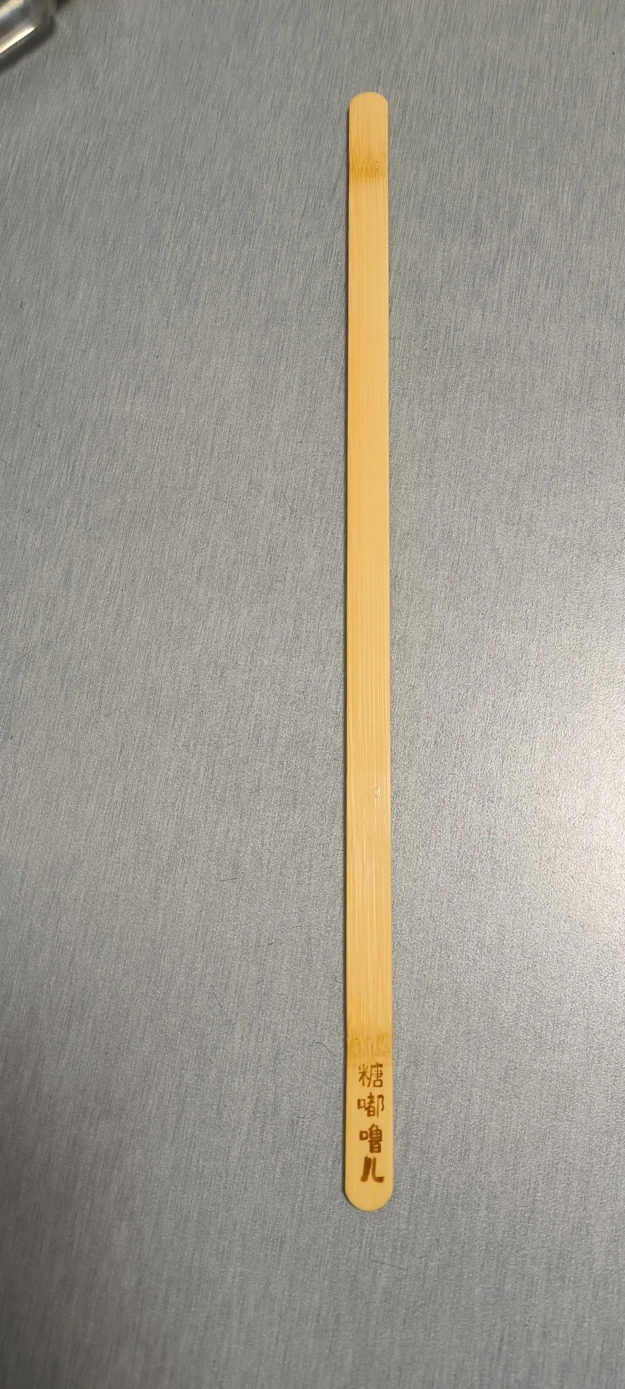 尺子无处不在


      将这洗干净做尺子，用来画直线行吗？(图:王良炬)