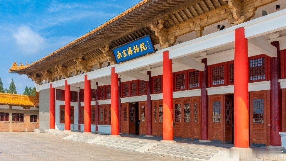 凤凰新闻【南博事件疑点调查：从6800元购买的顾客到8800万元的送拍人】澎湃新