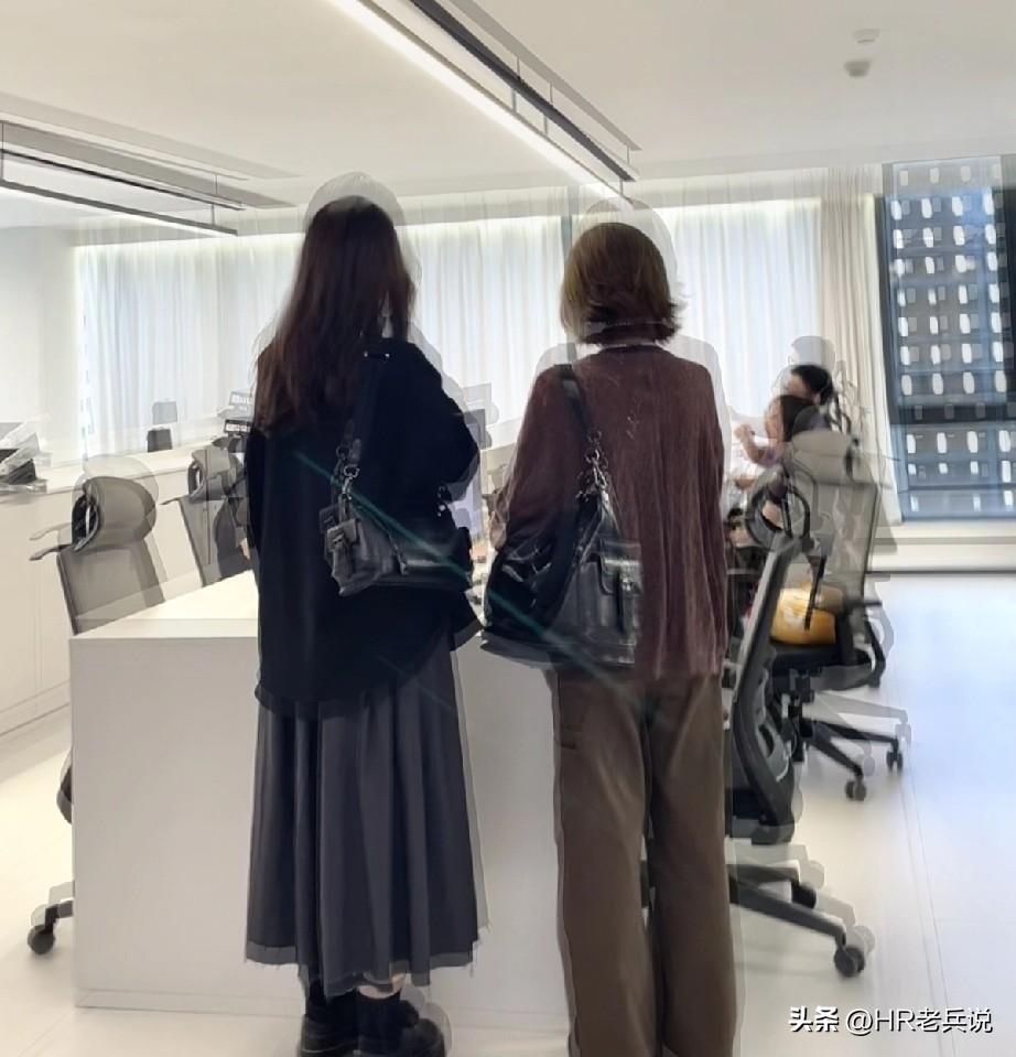 因为要停休抢项目，技术经理和他们部门一个小年轻员工吵起来了。小年轻说给多少钱干多