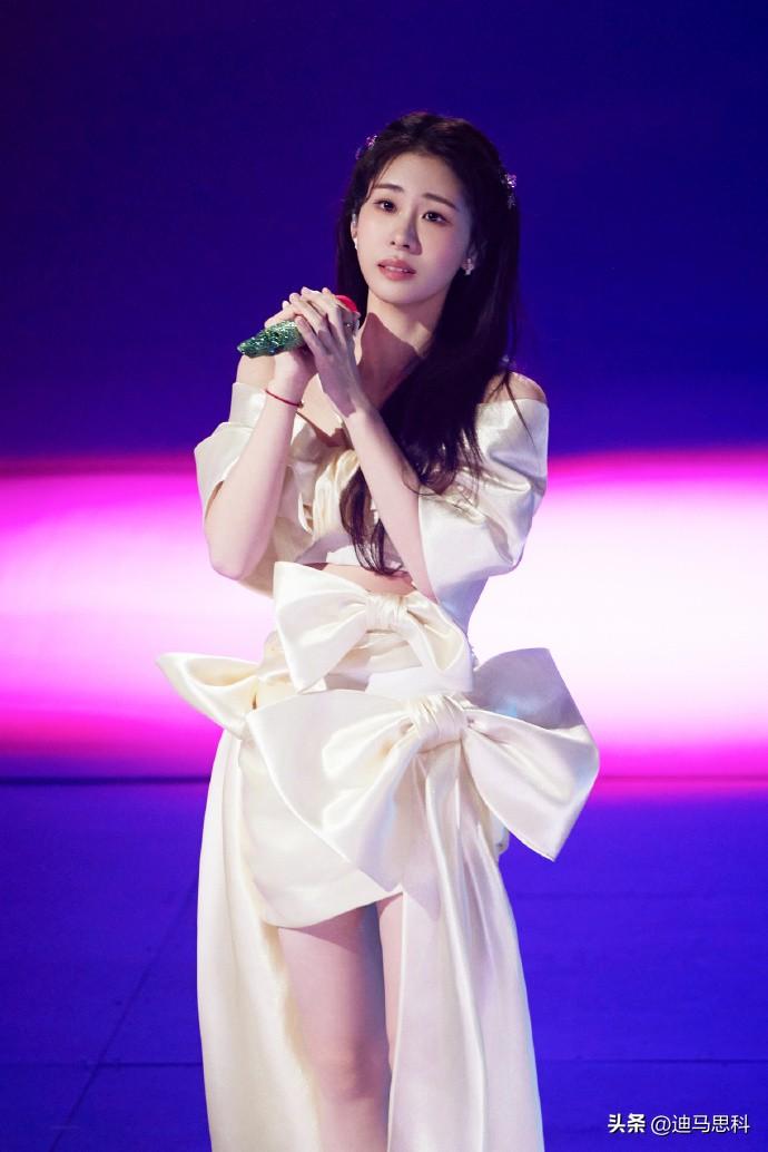 张碧晨张碧晨穿着