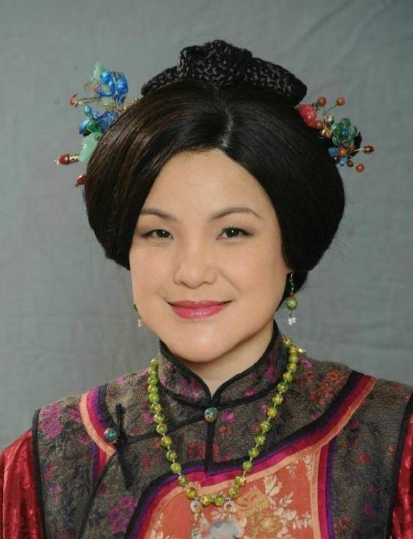 “首位”港星发声支持马蹄露。


马蹄露一封公开信掀翻香港娱乐圈遮羞布之后，整整