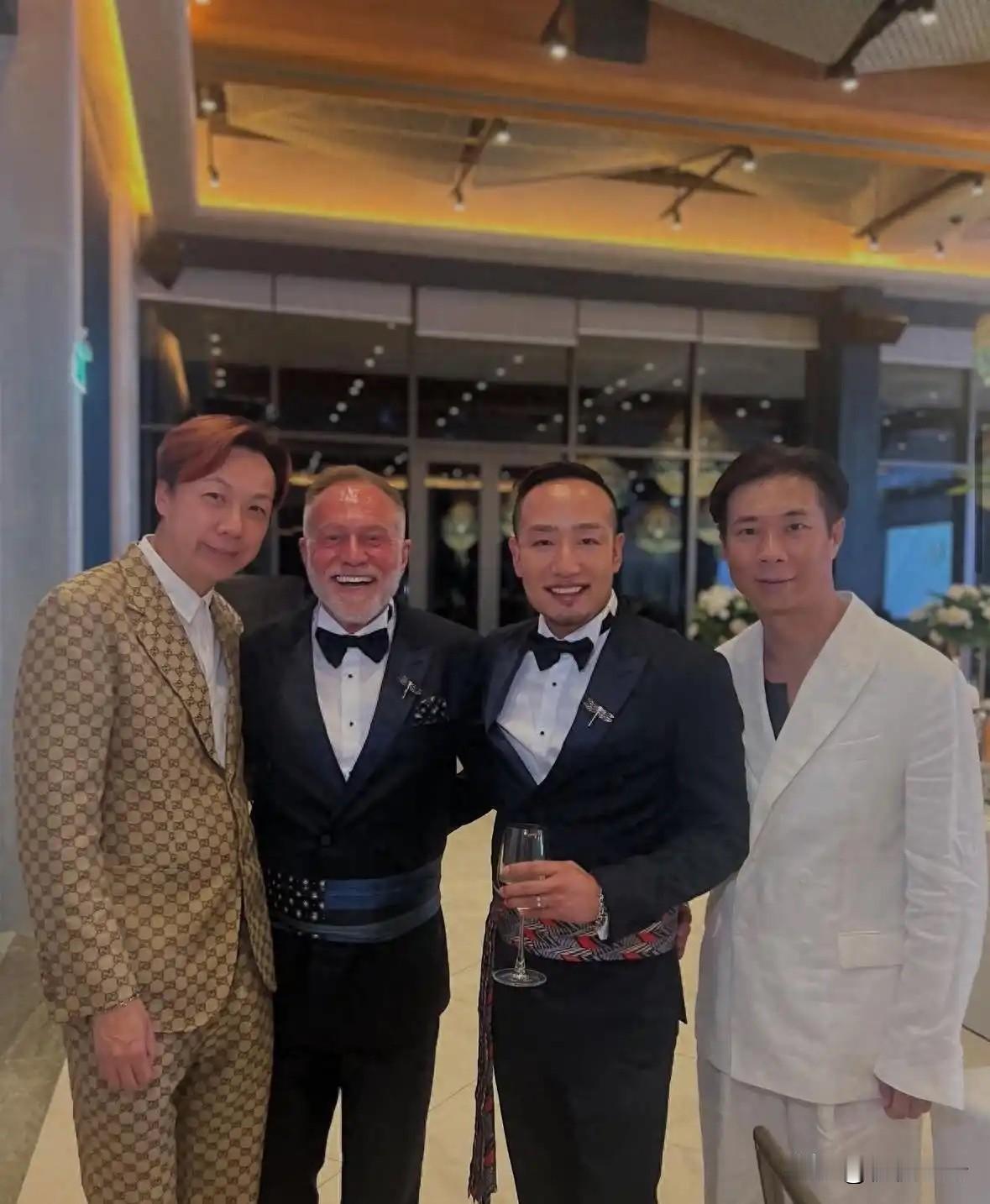 香港知名人士40岁泰国办同性婚礼，海外伴侣年长，携两名子女出席。这场婚礼是雷蒙在