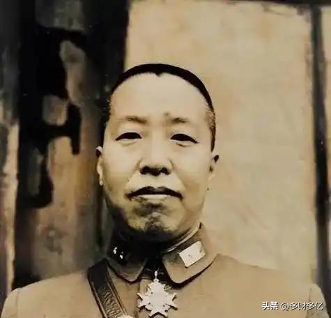 1937年南京兵工厂，俞大维为省下1亿法币改用国产楸木造枪托，多年后战场上士兵扣