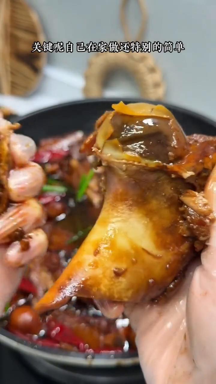 马上快过年了，自己在家做一点卤味留着下酒是真香，炖的是软烂入味，关键自己在家做还