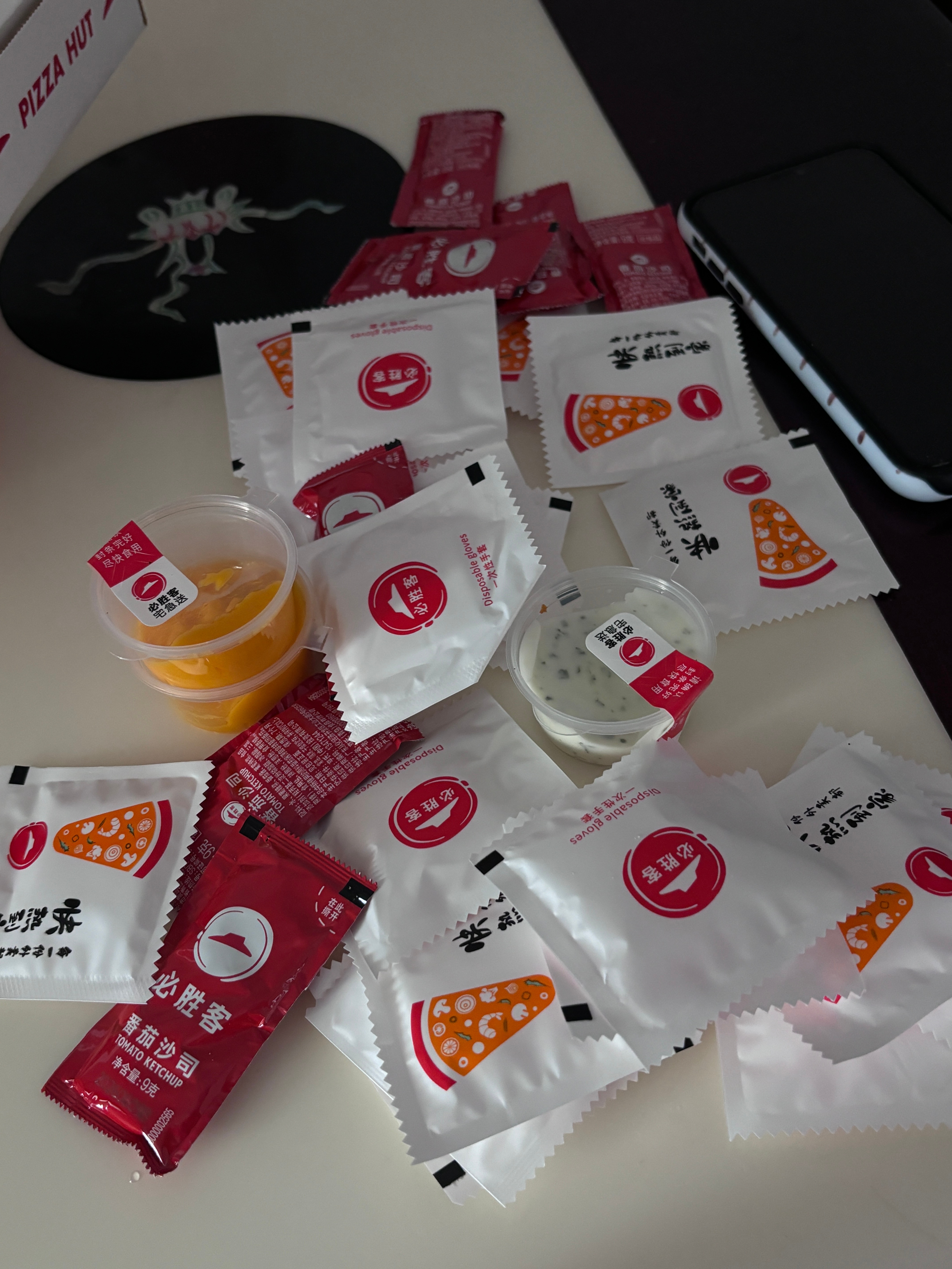必胜客你咋了 给我20副手套啥意思 我是蜈蚣 