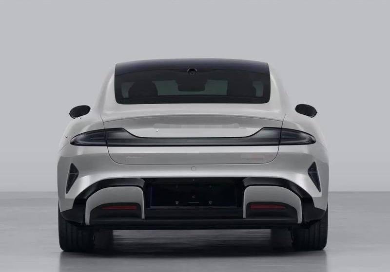 李女士打赢了官司，小米汽车被判向其双倍返还定金1万元。
许多人会想，其他下了订单