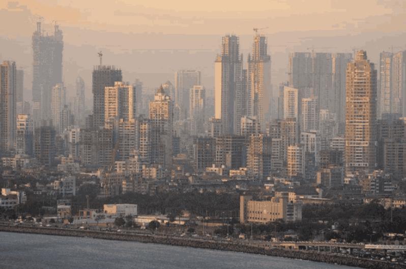 把印度孟买放到全世界，属于几线城市呢？
很多人第一次听说孟买，是因为一部叫《贫民