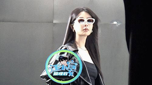 狗仔调侃杨紫脸型似嫩牛五方，引发网友热议。 