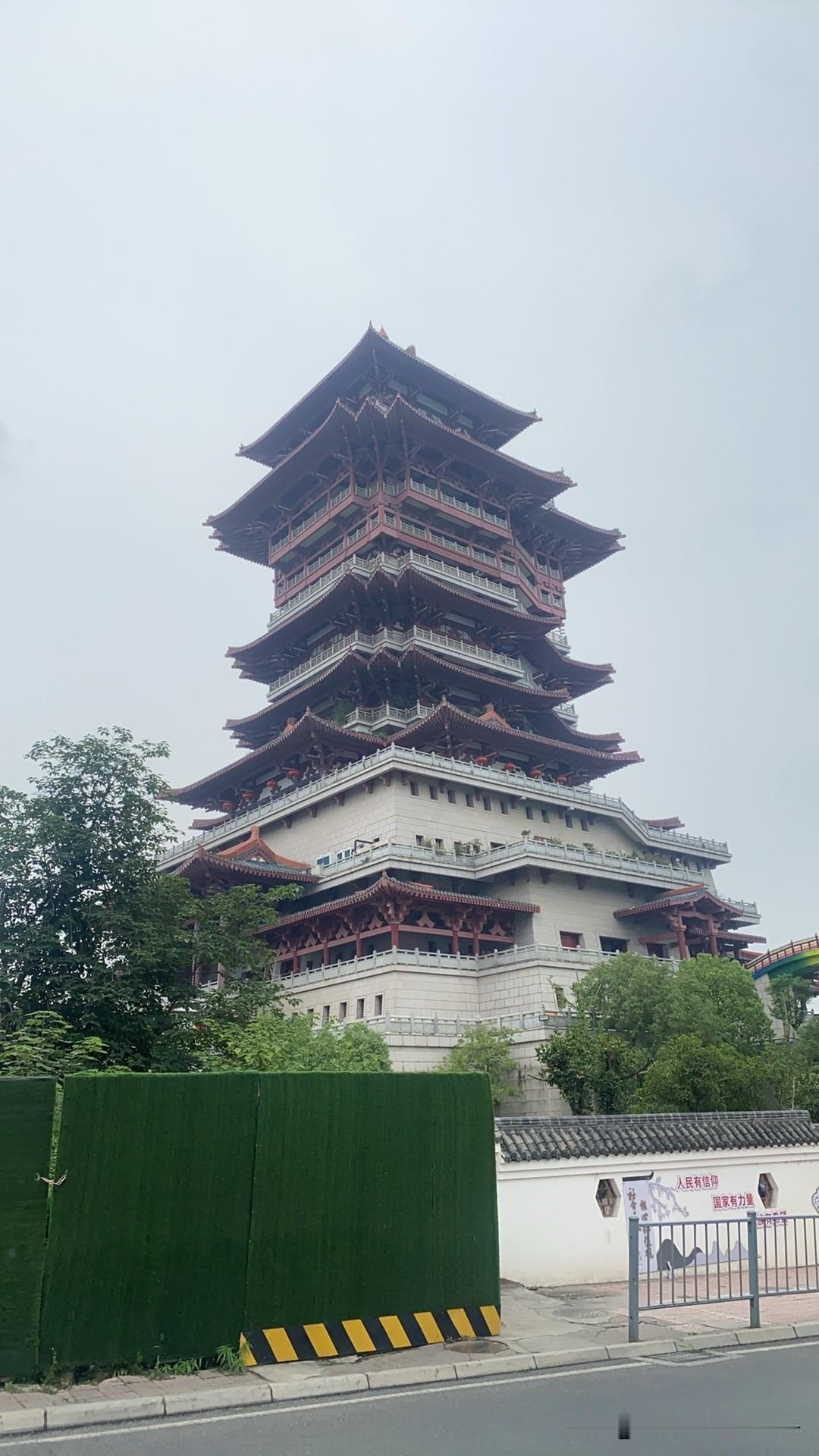 打卡武汉黄鹤楼，古韵十足，值得一游！📸🏯