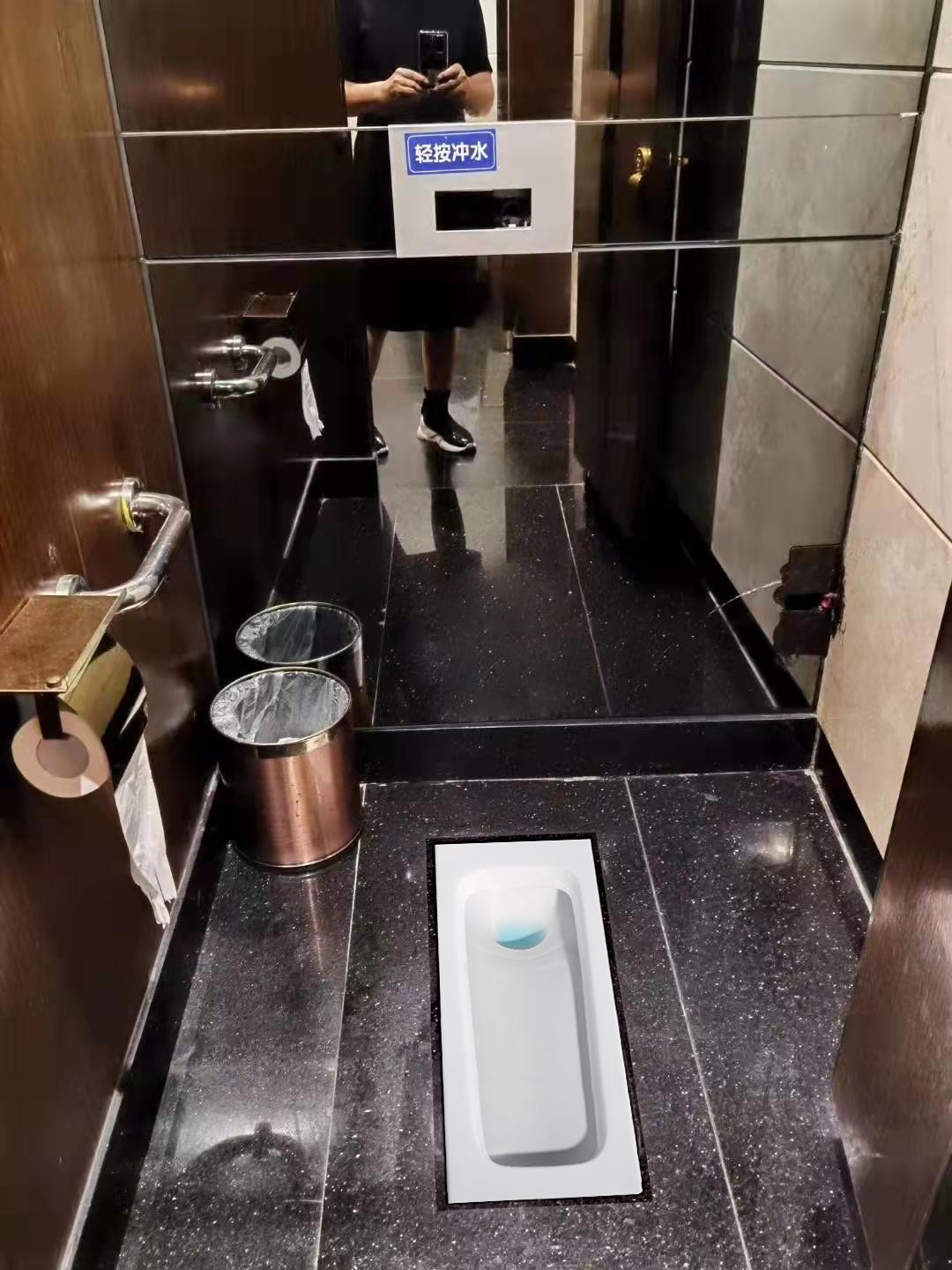 智能蹲便器隐藏水箱