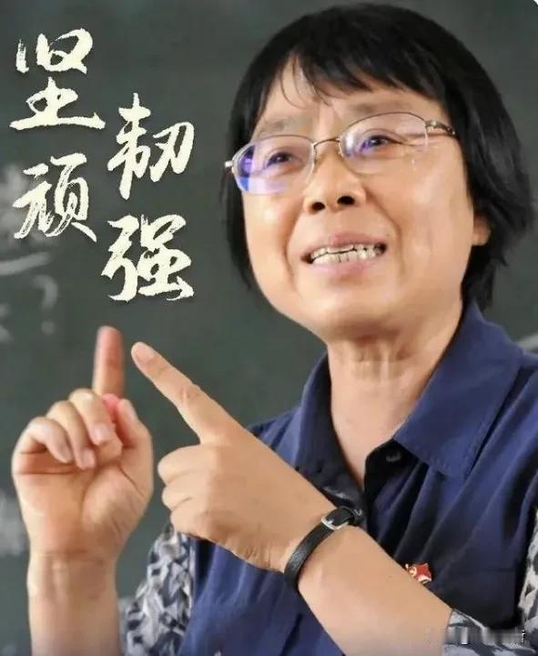 张桂梅：贴满膏药的手攥着粉笔，在滇西山坳里，硬生生为2000个女孩，凿出一条通往