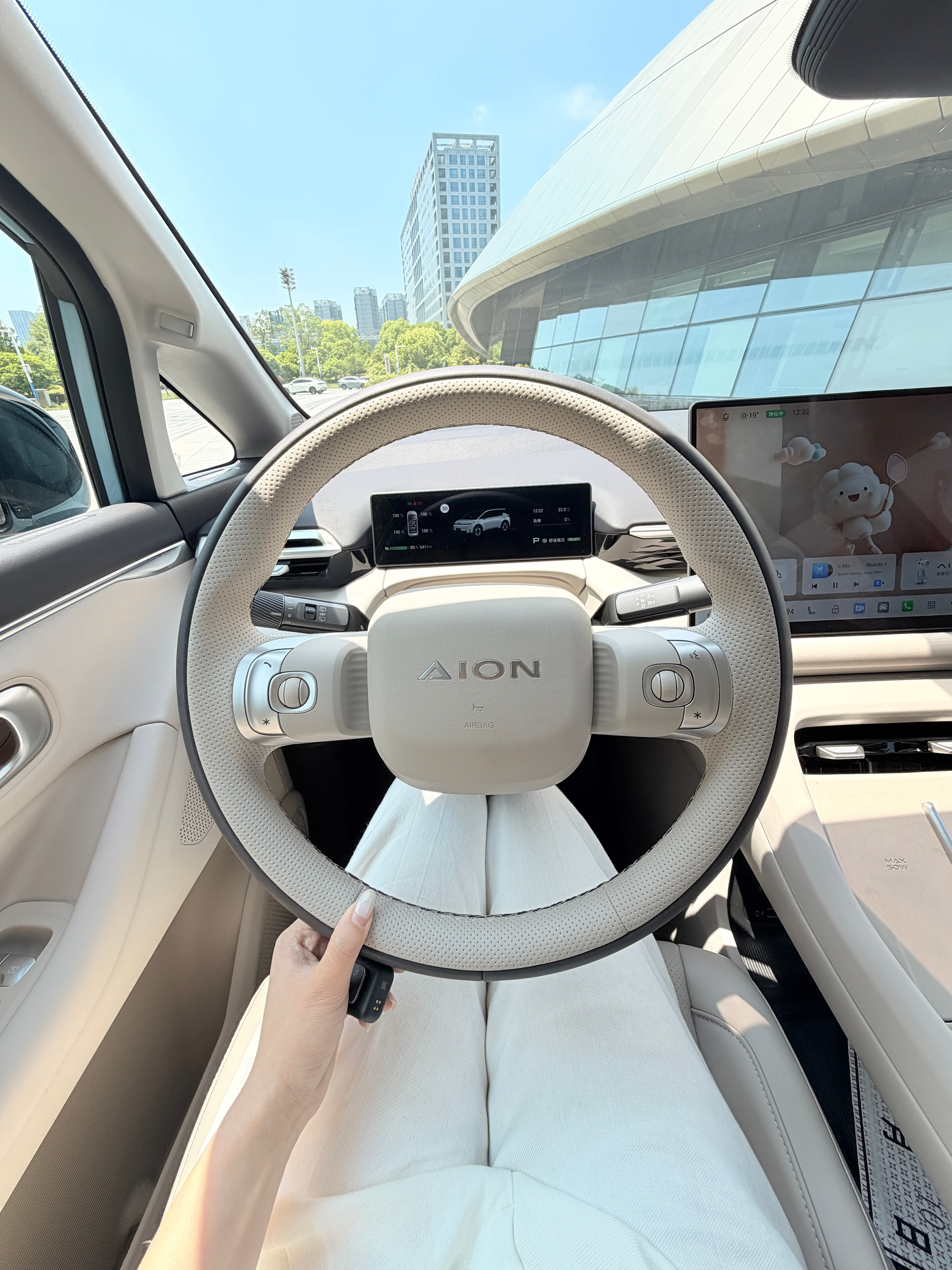 干活今天拍埃安N60🚗智能辅助驾驶！全系标配副驾零重力座椅、激光雷达和高阶智能