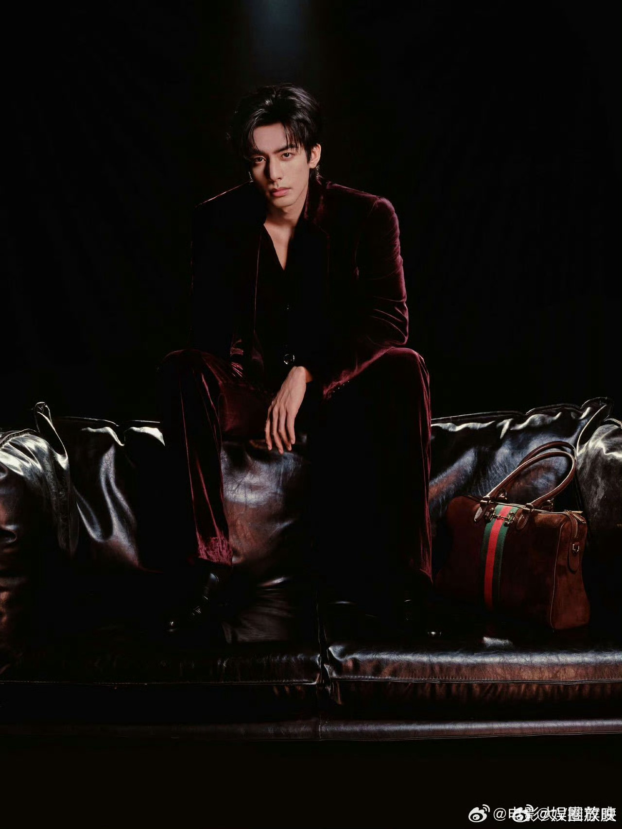 宋威龙 哇哦宋威龙在微博之夜被可爱的喵喵惊艳到，发出一声可爱的“哇哦”！这一幕被