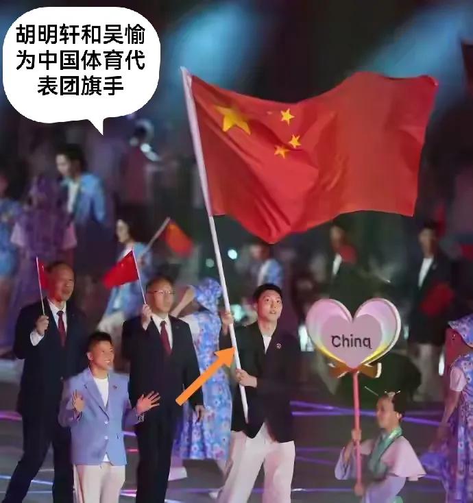 胡明轩高举国旗展风采，既是中国骄傲，亦是广东骄傲！
      9月19日，日本