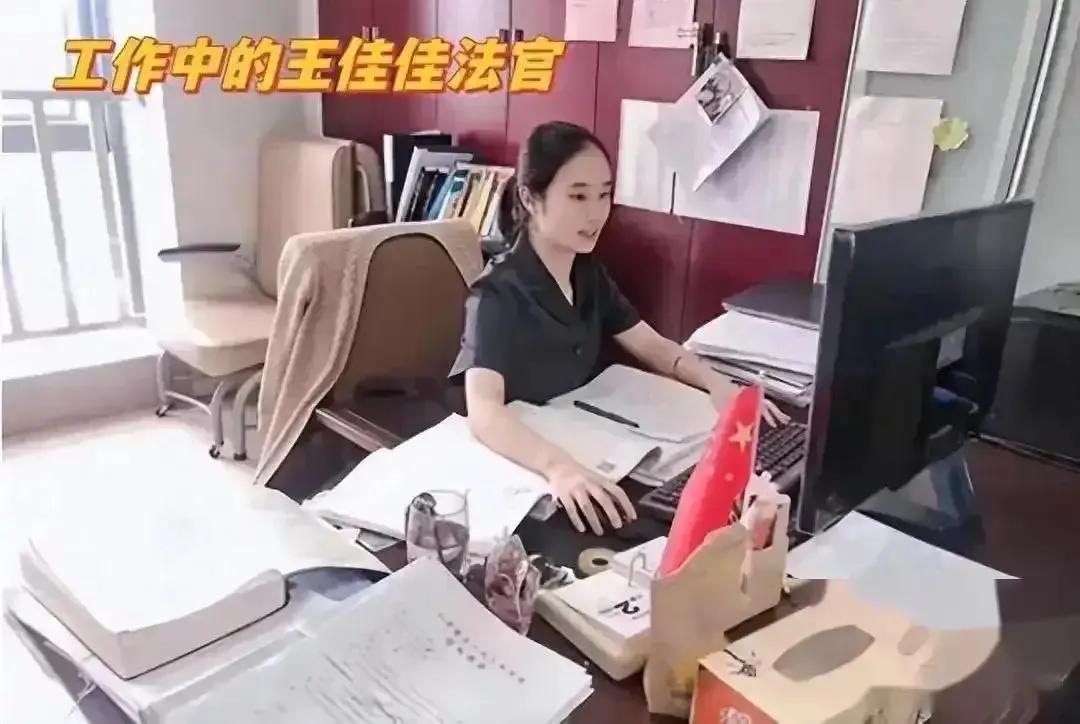 王佳佳法官的判决结果是没有问题的。

党某某的杀人行为是极其恶劣的。

但是，这