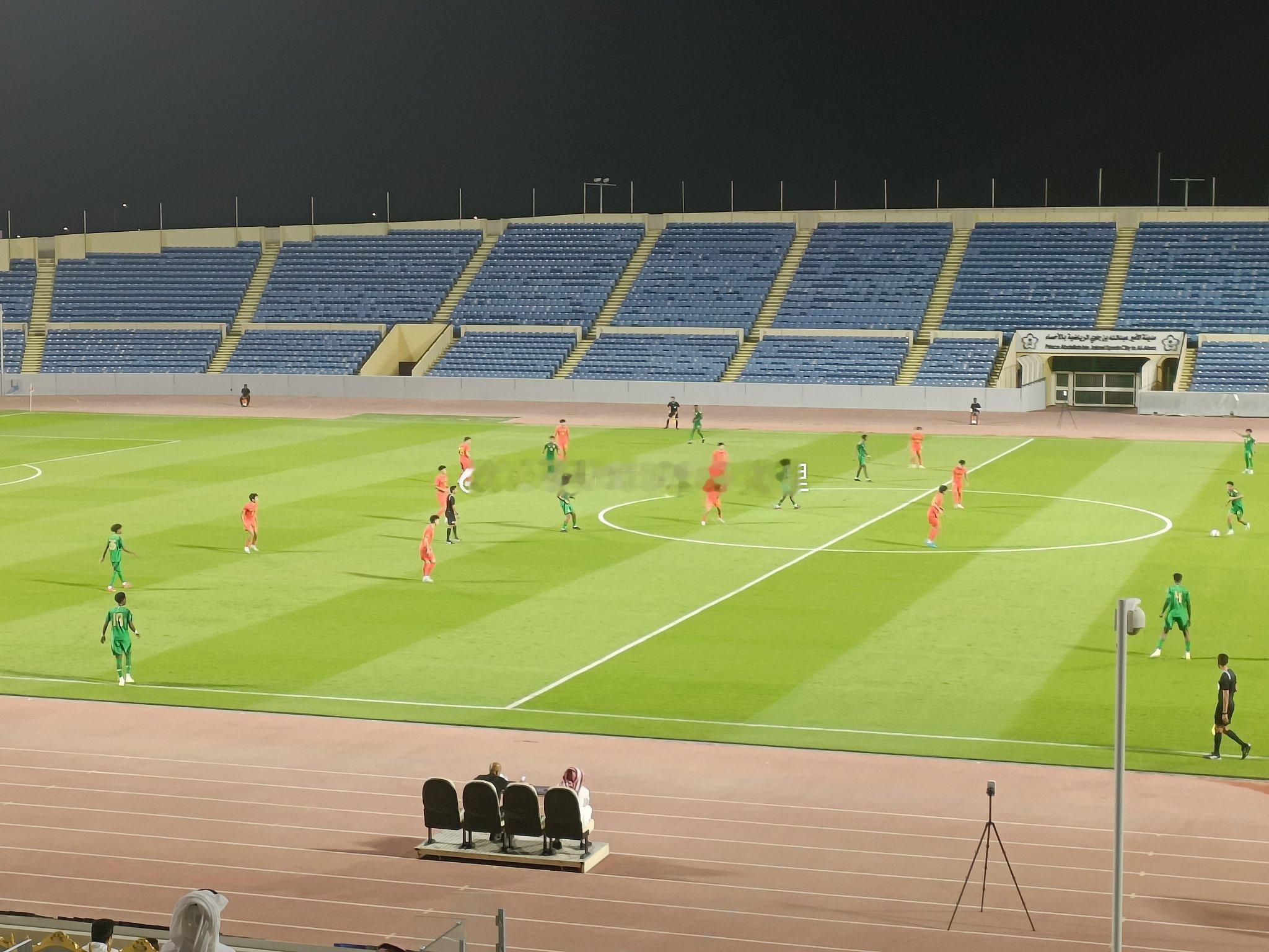 全场比赛结束 中国U19国青0-0战平沙特阿拉伯U19 双方将在15日凌晨进行第