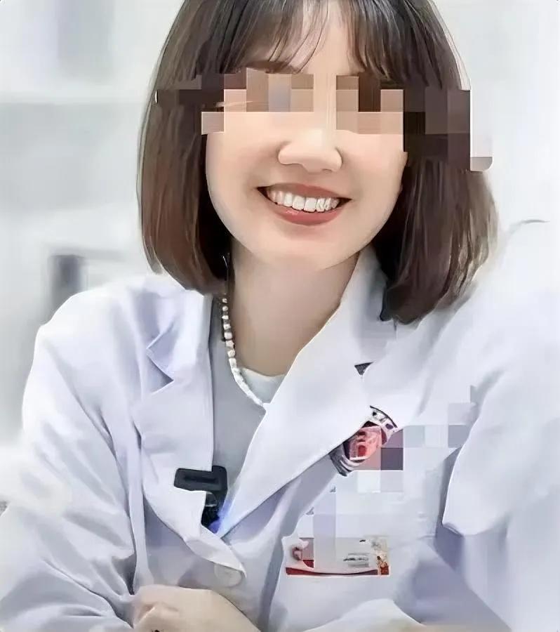 眼科美女博士惊现争议照？

她是博士、硕导，还是高颜值眼科专家，发10余篇SCI