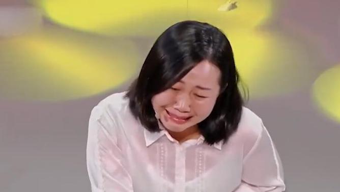 湖南一女子3岁走失，40岁成为千万富豪后，登上电视寻亲。不料，亲生父母无人到场，