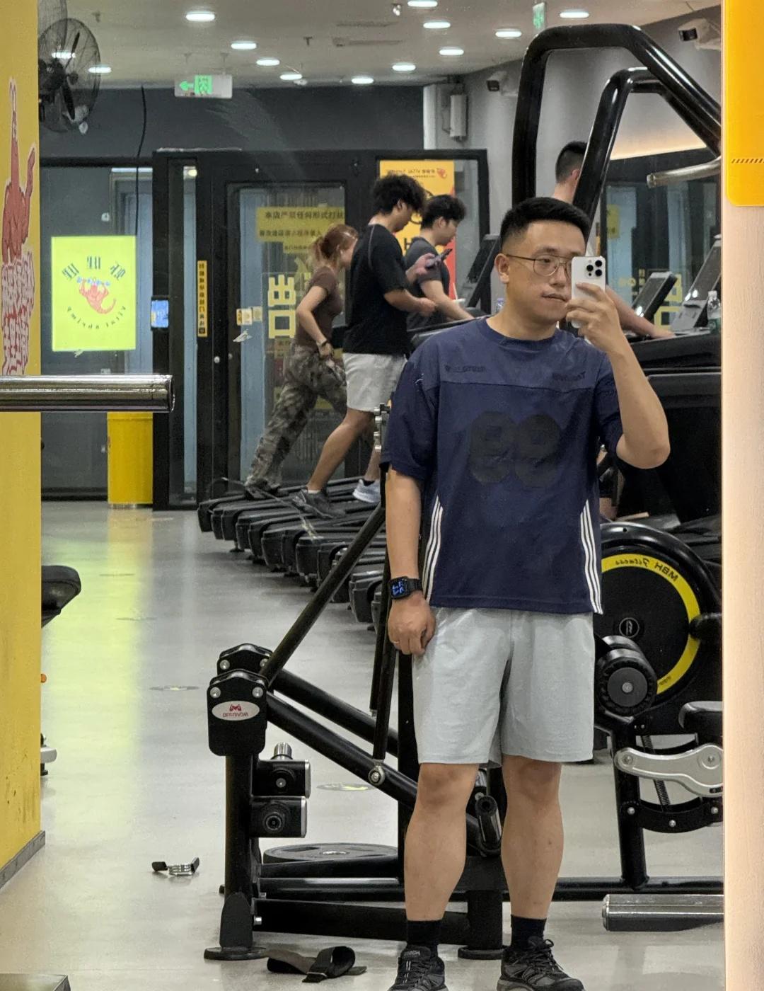 报告老婆，今天的训练到此结束
憨憨男友 黑皮 训练 健身毫无训练痕迹 人夫哥