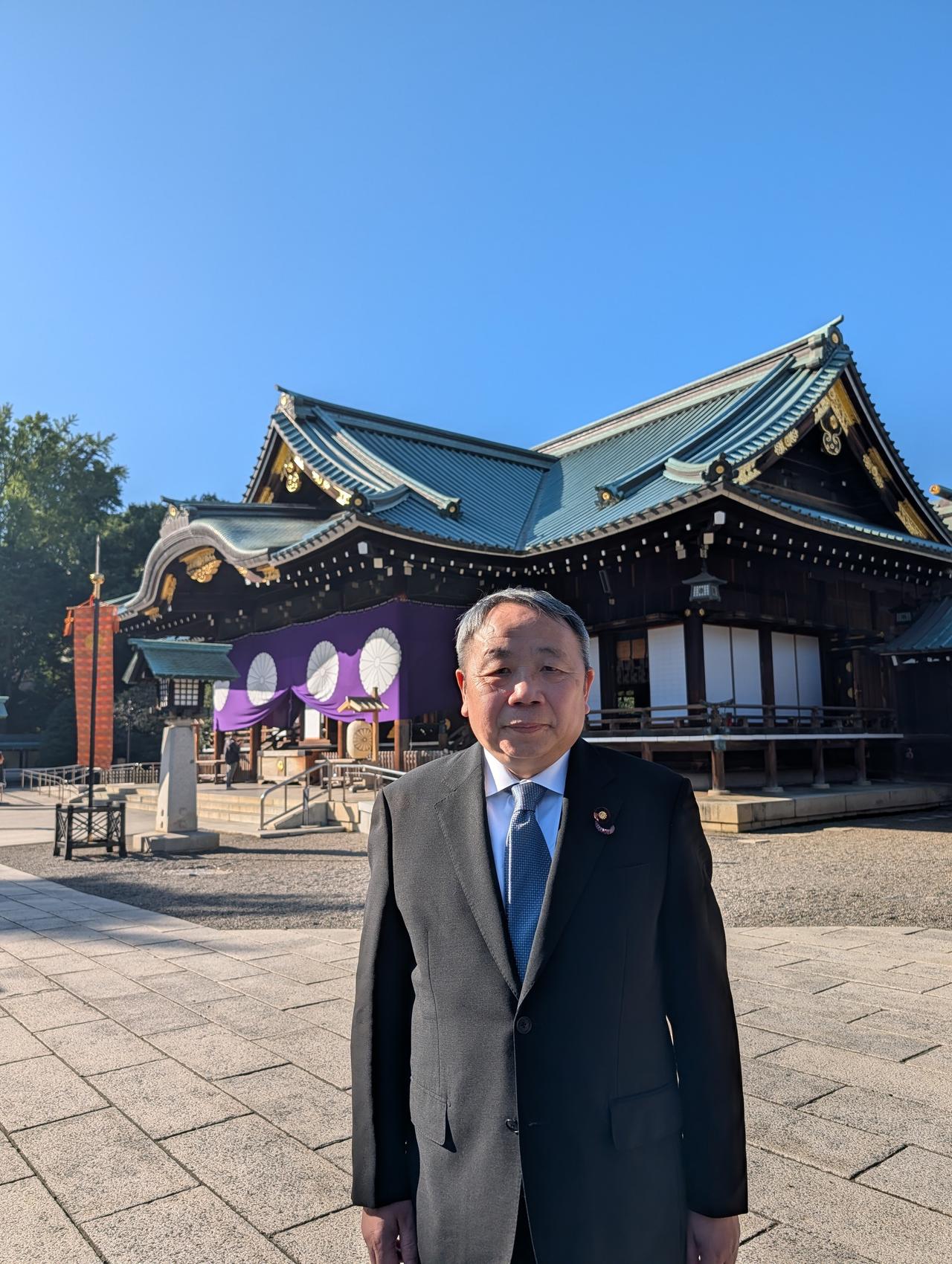 当代汉奸石平参拜“战犯神社”，终将受到应有惩罚！
10月19日，当代汉奸石平在社