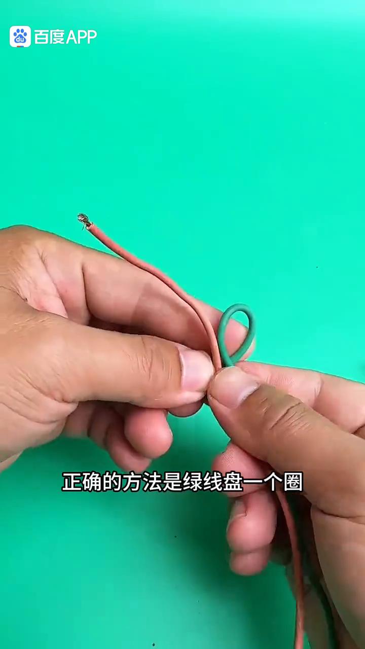 四两拨千斤的原理。
这就是四两拨千斤的原理。
·在拖拽重物的时候绳子不够紧就可以