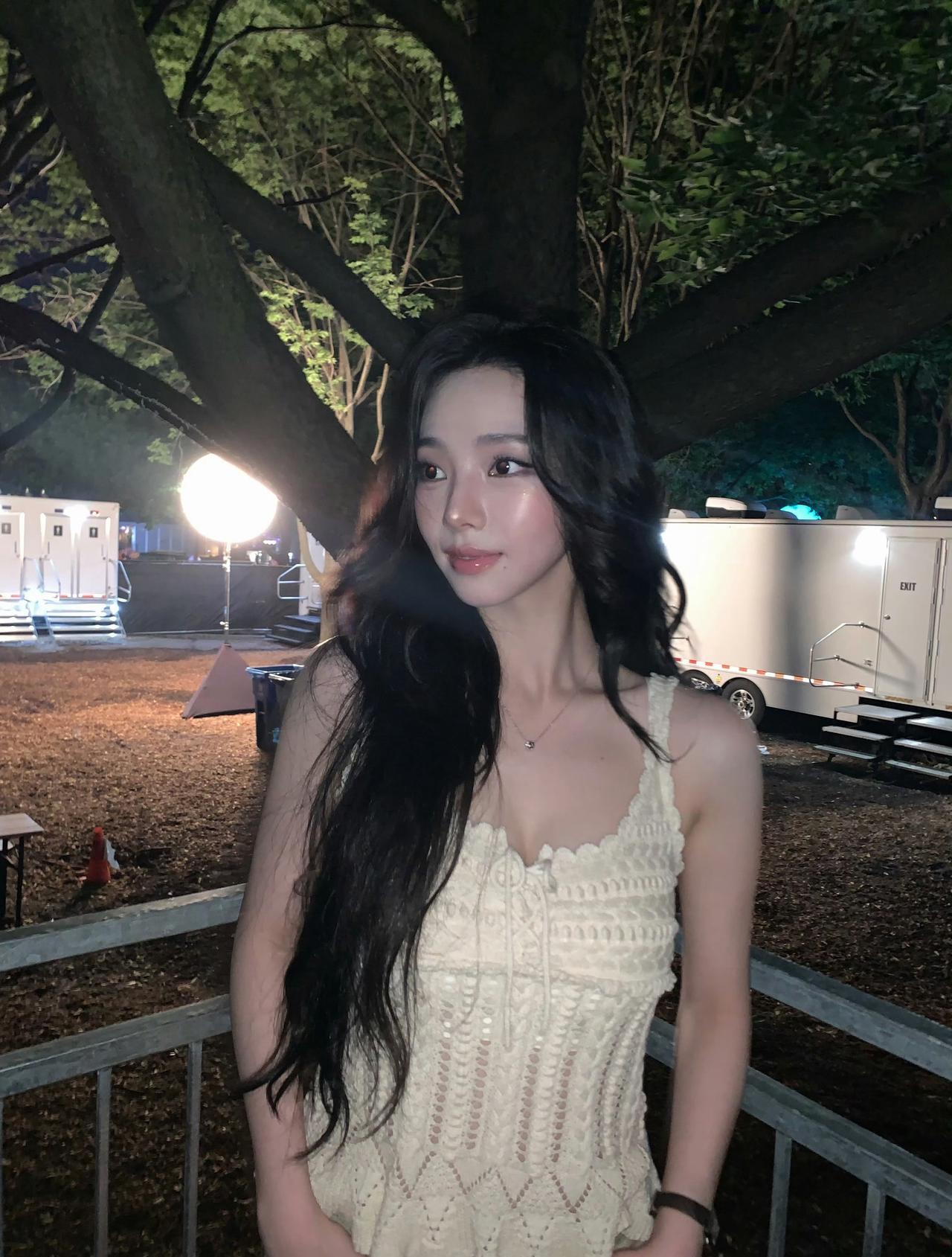 今天看了柳智敏舞台的谁不说一句柳智敏台风好开麦稳 自己知道柳智敏对自己要求很高啊