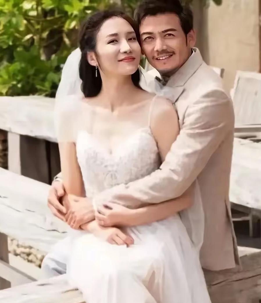 [震惊][震惊][震惊]
谁能想到！40岁的王黎雯如今白皙丰腴，状态格外亮眼，依