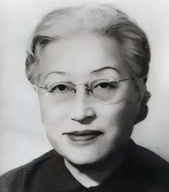 1971年，84岁的蒋介石收到前妻陈洁如的遗书，书信中寥寥数语，道尽了这个女人后