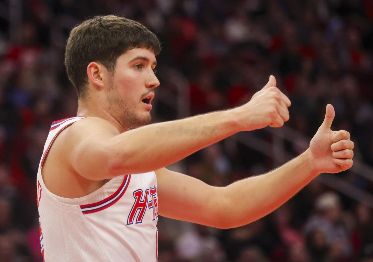 NBA常规赛，火箭105-111不敌开拓者。本场比赛，火箭球员谢泼德表现还可以，