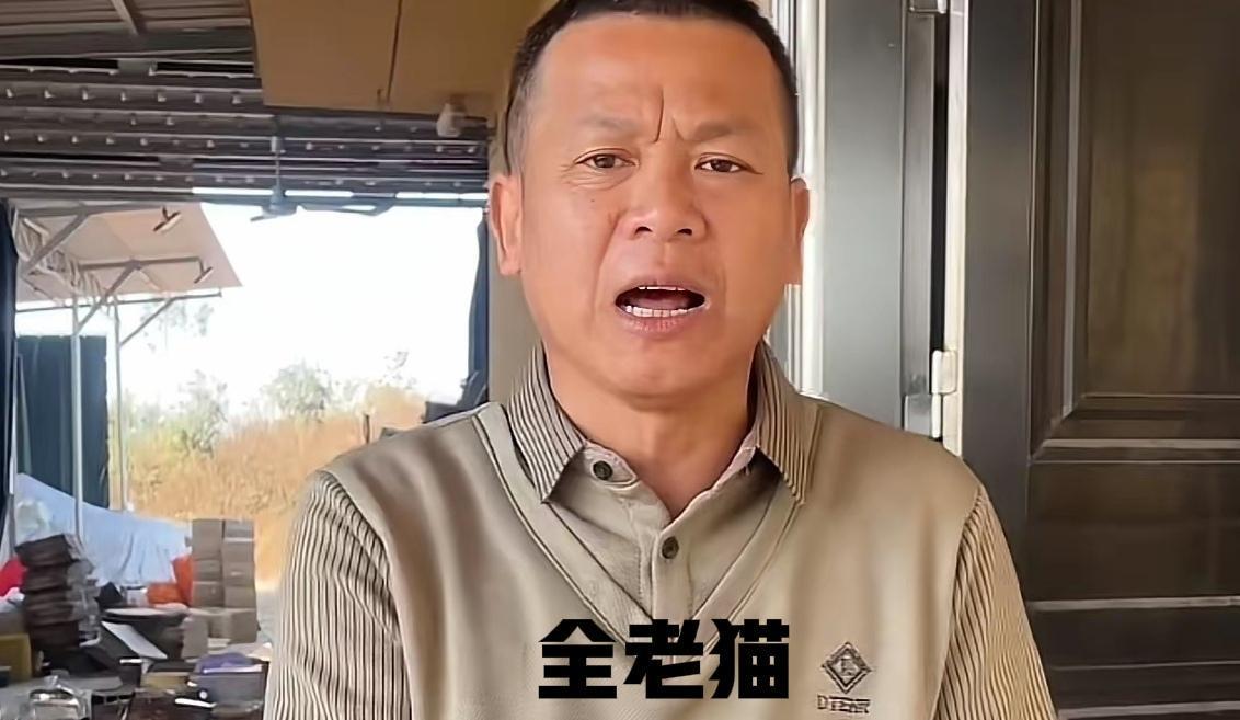 婵宝躲猫猫的可爱劲儿，原来是拜爸爸“全老猫”的遗传基因所赐呀，太有趣了！[捂脸]