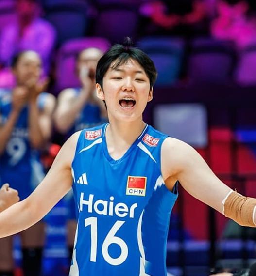 郭中楠 中国女排3-0乌克兰女排郭中楠数据统计（9扣6中0失误1被拦、4拦）共1