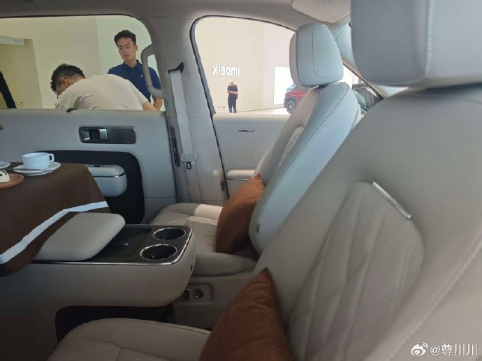 小米澎程实车内饰曝光 都说澎程的米内比棕内好看但放心 真开卖肯定还是棕内好卖毕竟