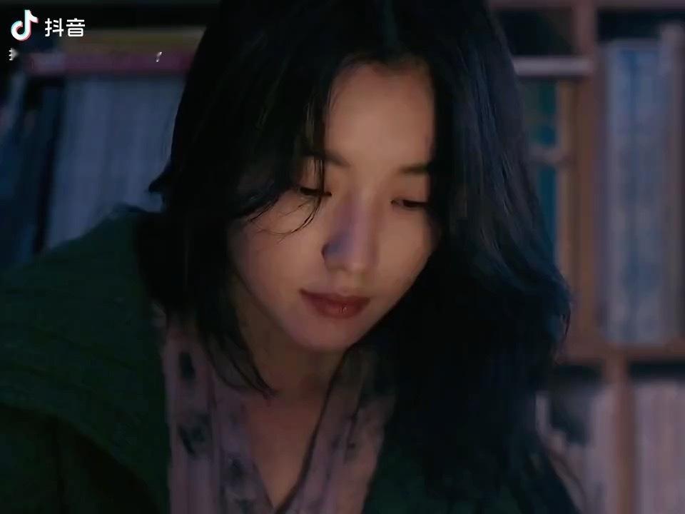 就是被这个剪辑骗去看了人狼，电影难看得要命！！！ 
