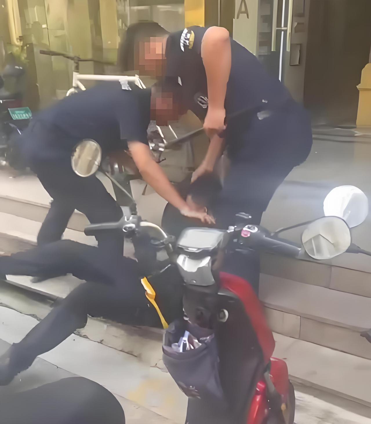 单位、公司和停车场的保安是可以监督车辆有序停车的，这是他们职责范围内的事。[大笑