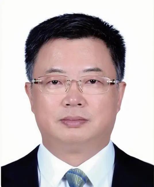 中国农业发展银行原副行长徐一丁惨了！要被移交司法机关审查起诉。
近日，根据国家相