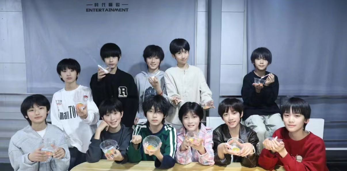 TF五代练习生开高会了 刚刷到五代练习生高会开启，还处于免费阶段，sdfj这是迫