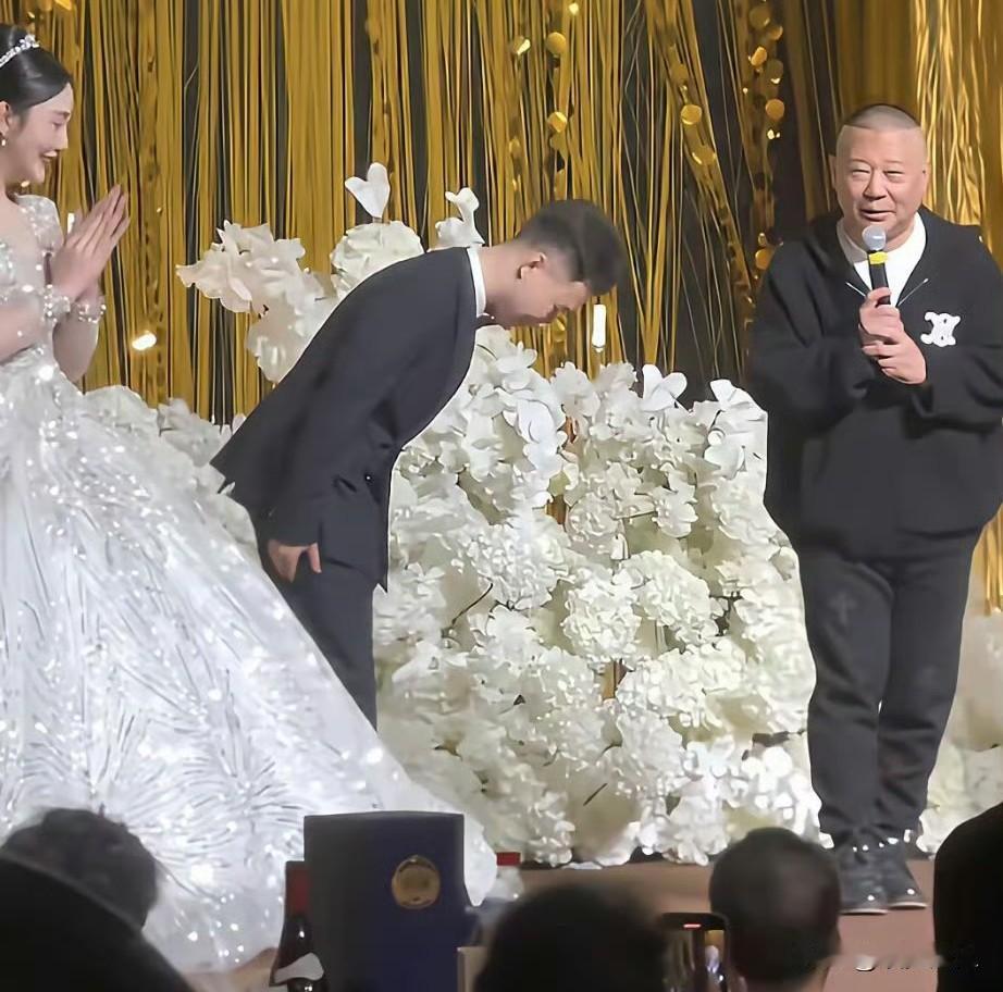 2月11号小年，陶阳在北京德云红事会馆办婚礼，娶的是麒麟剧社的胡嘉博，德云社顶配