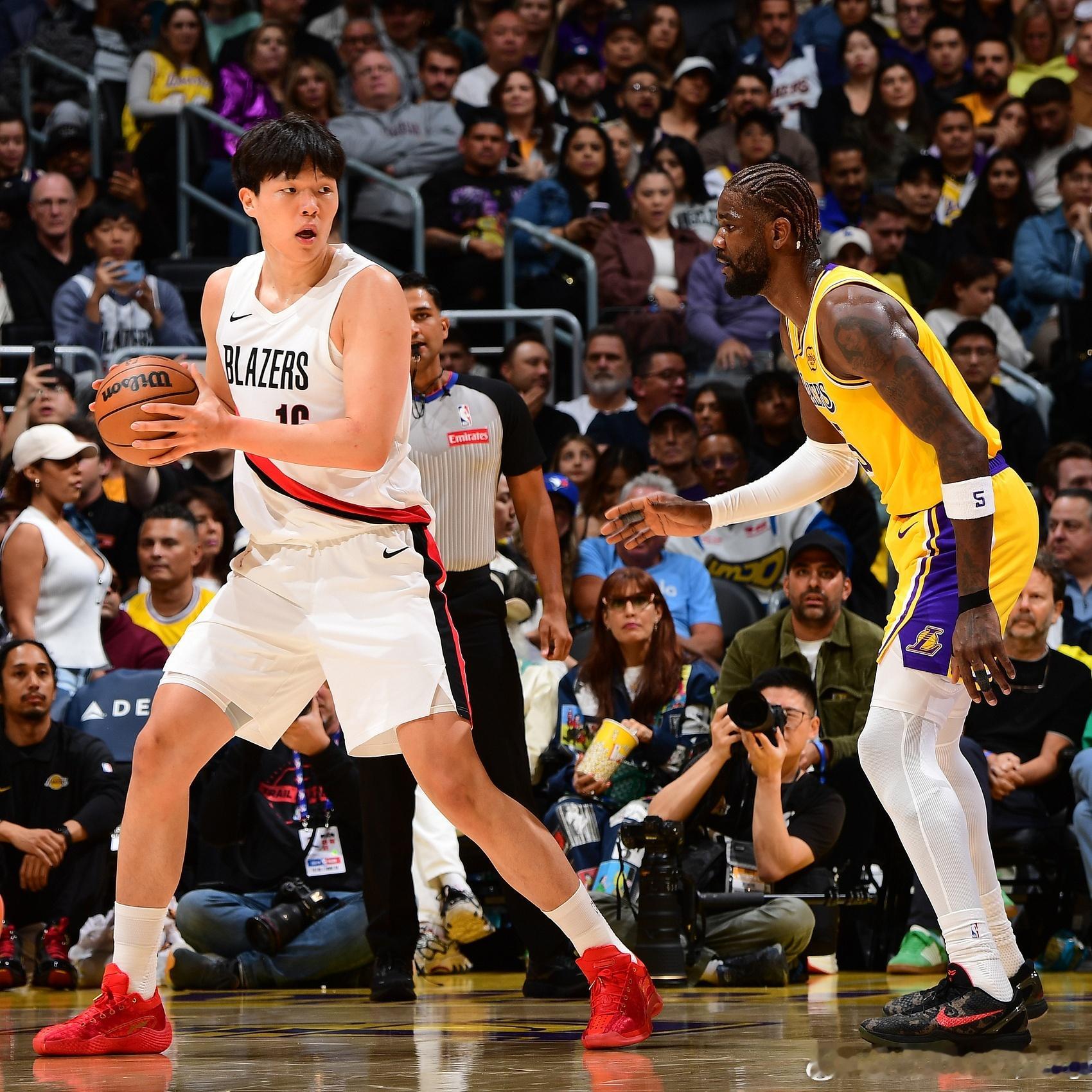 我是真不理解 都是第一次看NBA吗?有些球迷，看比赛看篮球看NBA我是真不知道在