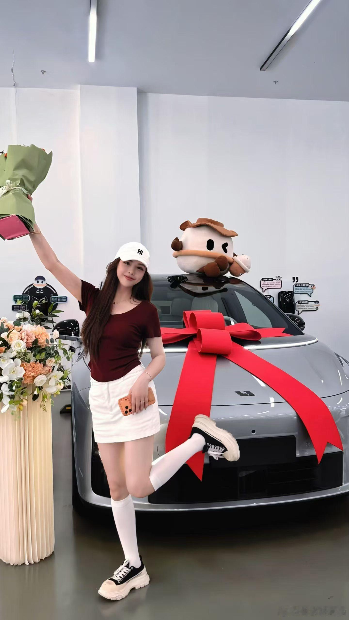 理想i6 的美女群体是真的庞大啊…要家庭也要青春活力！理想两个6是很成功的！理想