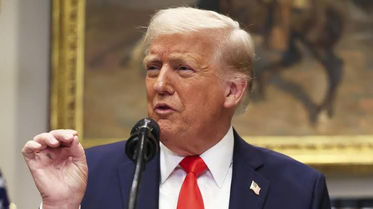 翻脸比翻书快！
美国敲打英国，马岛立场一夜反转，
老盟友也得跪着听话！

连跟随
