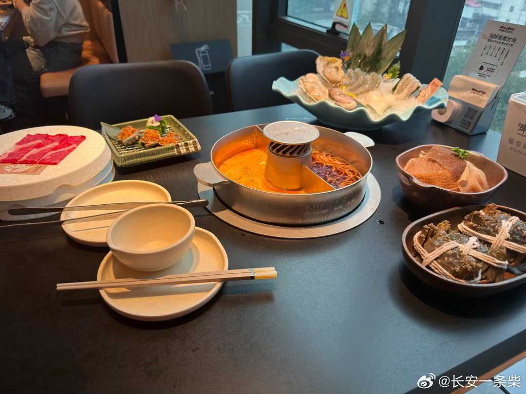 体验了一把“人生结束”的边缘久违地铁出门吃饭，喝了点。吃太撑了回来摇了两站就不对