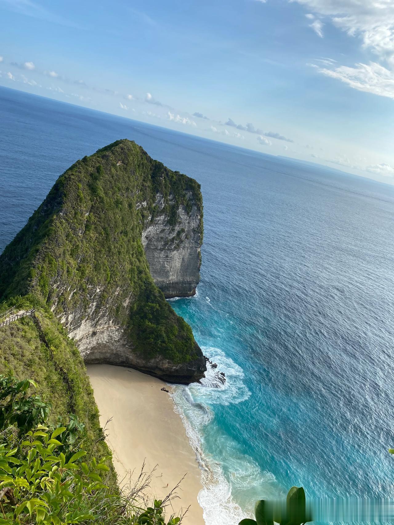 最近几天视频没有更新，因为来佩尼达岛和蓝梦岛了，岛上信号着实堪忧，所以干脆就甩开