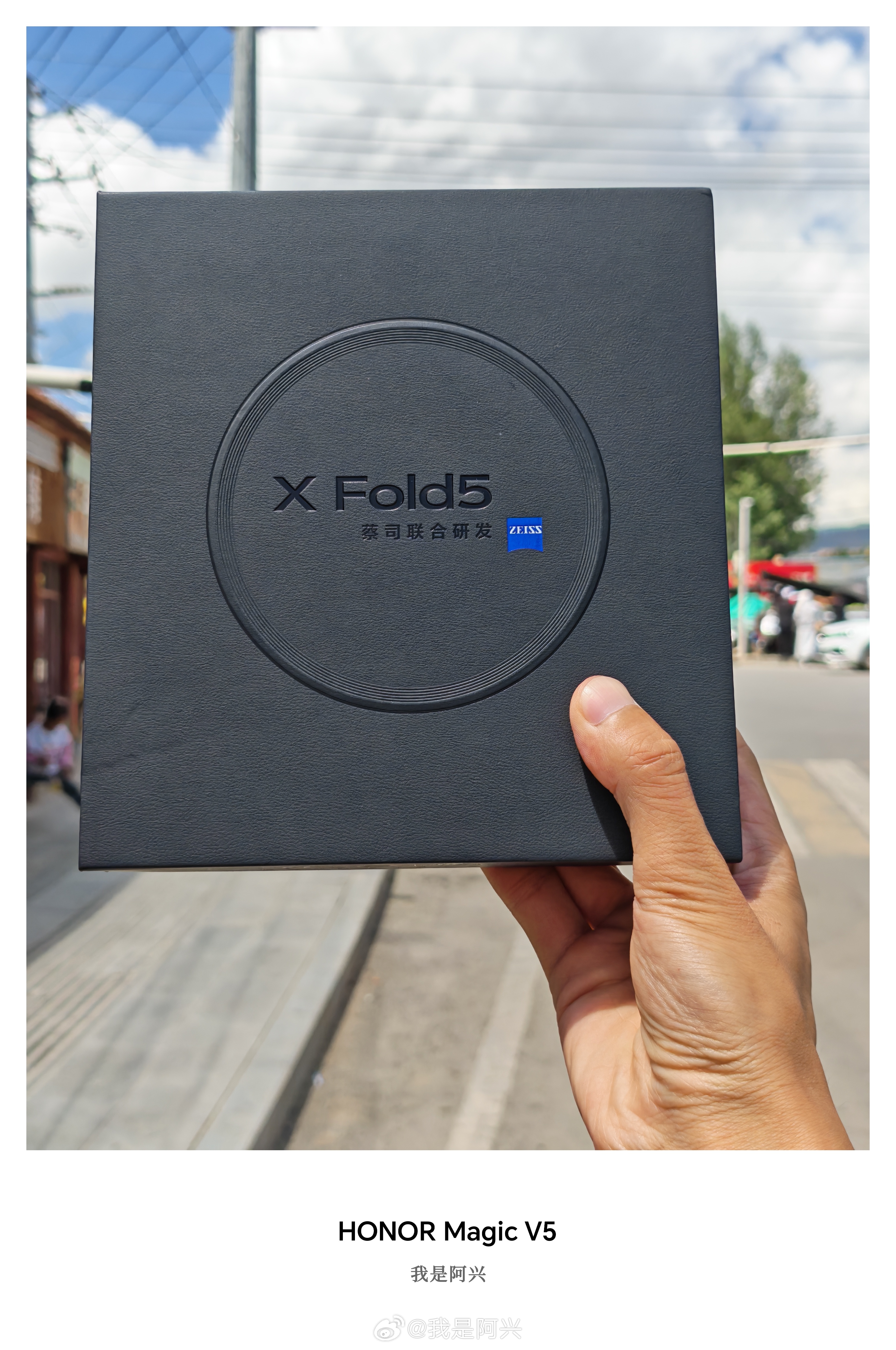 vivo X Fold5折叠屏手机，蔡司影像。 ​​​
