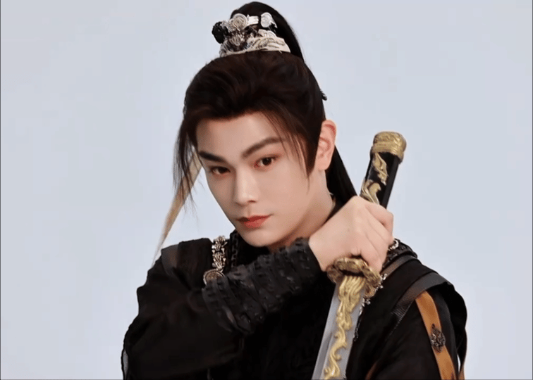 #丁禹兮上桌#丁禹兮上桌[羞嗒嗒][羞嗒嗒]这就是传说中的演技整容吧！原本看他有
