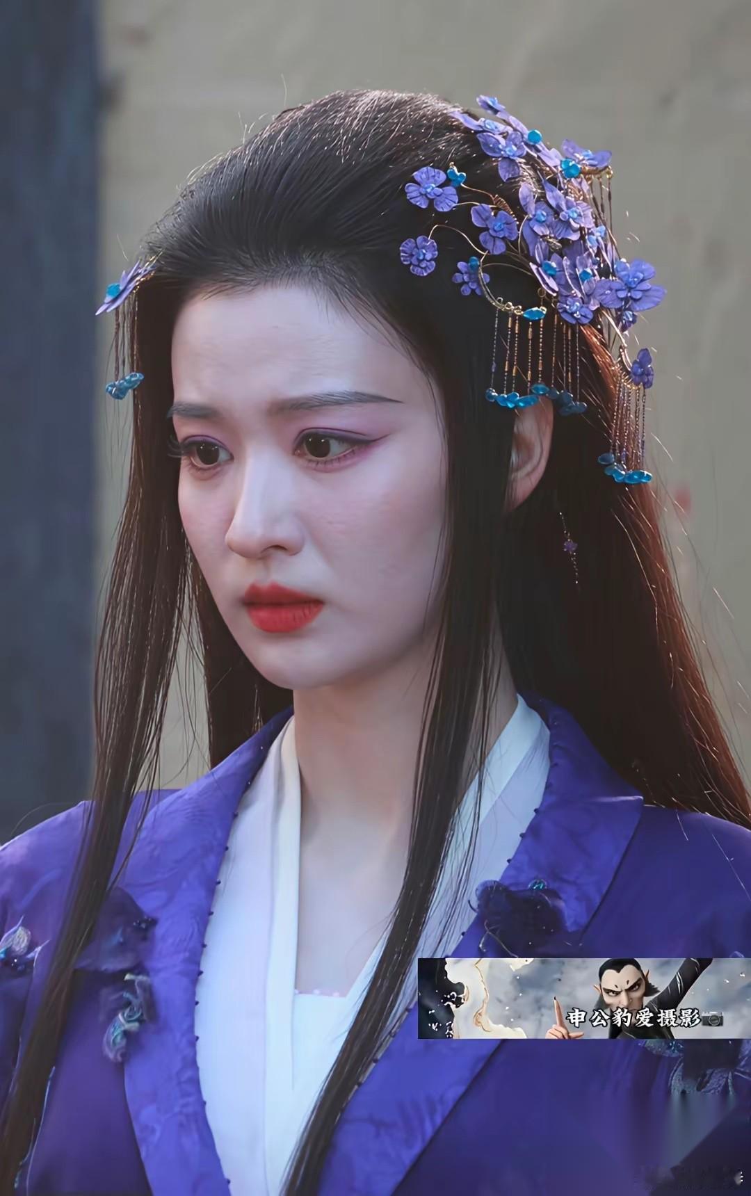 这就是春晚最美王昭君饰演者王楚然。不得不说。再美的人也禁不住这样的怼脸拍。 都说